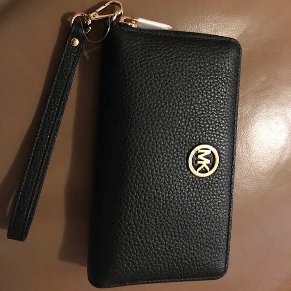Black Michael Kors Fulton wristlet/ wallet - Picture 1 of 6